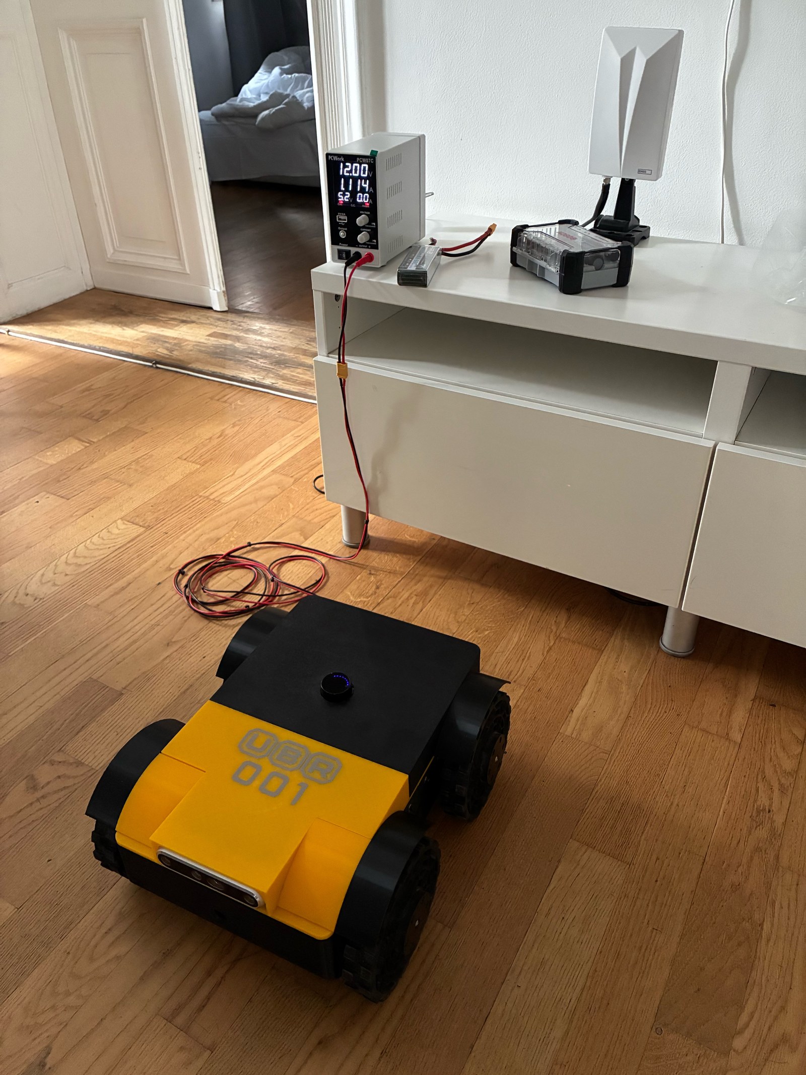 UBR-001 on the Berlin apartment floor connected to the 12.00V bench power supply and antenna