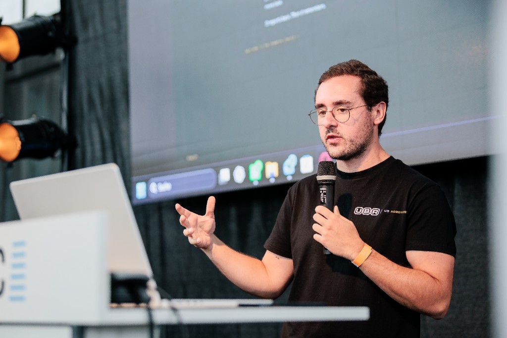 Pedro Oliveira on stage at the European Defense Tech Festival